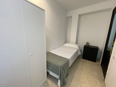 Calle Ciudad de Ronda, Sevilla, Andalusia 41004 - Photo 4