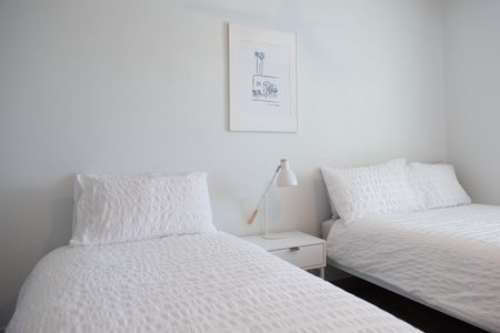 Stylish Coastal Apartment - Walk to Beach & The Wharf - Photo 5