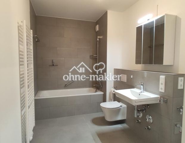 NEUWERTIG: SONNIGE 2 Zi DACHGESCHOSS-Wohnung (Einzugstermin flexible) - Photo 1