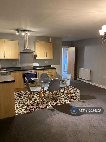 2 bedroom flat to rent - Photo 2