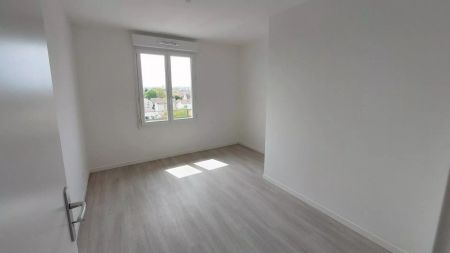 location Appartement T4 DE 78.41m² À LE BLANC MESNIL - Photo 4
