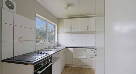 Five Bedroom Home In Central Manurewa - Photo 3