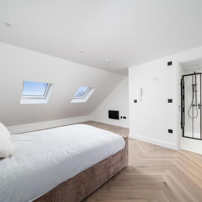 6 bedroom property to rent - Photo 1