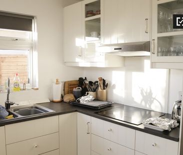 Room for rent in 2-bedroom house in Killiney, Dublin - Photo 1