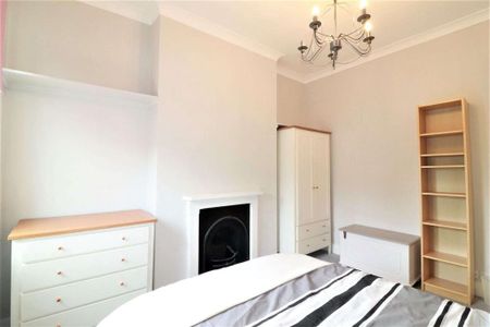 3 bedroom flat to rent - Photo 2