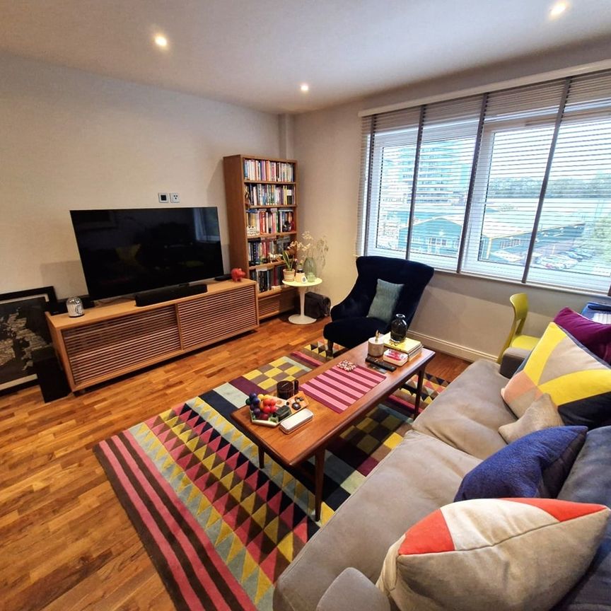 2 Bed Flat, Holman Road, SW11 - Photo 1