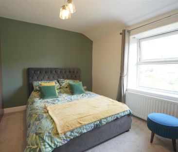 2 bedroom end of terrace house to rent - Photo 2
