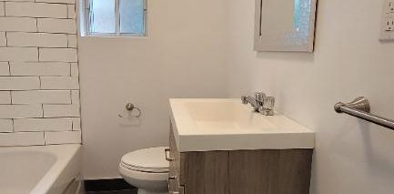 Wow! 3.5 complètement restructuré et réisolée-DISPONIBLE! - Photo 2