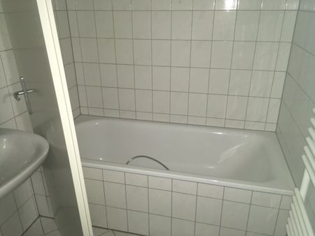 Familienwohnung! Gut geschnittene 3-Zimmer-Wohnung mit Balkon in MG Wickrath-Mitte - Photo 3