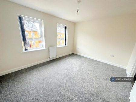 4 bedroom semi-detached house to rent - Photo 3