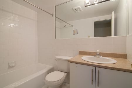 3555 Cote-des-Neiges Road, Montréal, QC - Photo 5