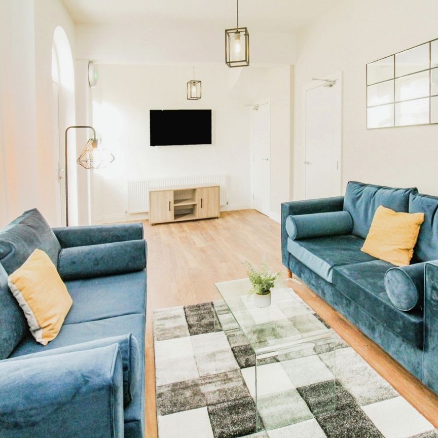 BILLS INCLUDED – Ebor Place, Hyde Park, Leeds, LS6 - Photo 1