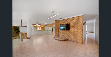 Spacious Family Home | Applecross SHS Zone - Photo 2