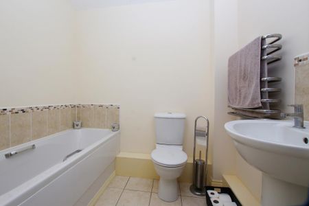 2 bedroom apartment to rent - Photo 4