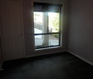 Modern Comfort in a Prime Glenroy Location! - Photo 4