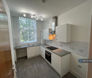 2 bedroom flat to rent - Photo 2