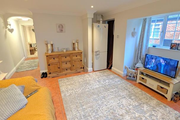 High Street, Old Woking - 1 bedroomProperty for lettings - Seymours - Photo 1