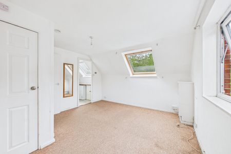 1 bedroom Studio in The Oaks, Staines-upon-Thames - Photo 5
