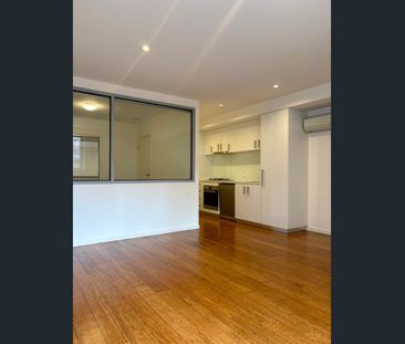 Modern 1-Bedroom Apartment in the Heart of Carlton - Photo 3