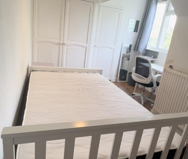 1 bedroom in a house share to rent - Photo 3