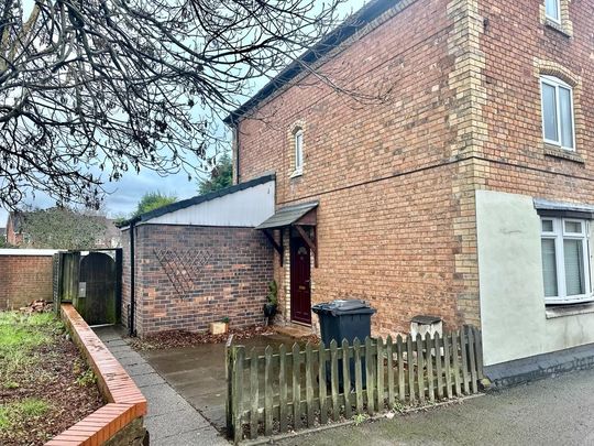 3 bedroom end of terrace house to rent - Photo 1