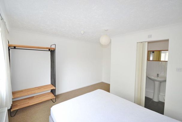 1 bedroom in a house share to rent - Photo 1