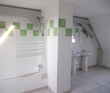 Location Appartement 3 pièces 86m² ST OMER 62500 - Photo 2