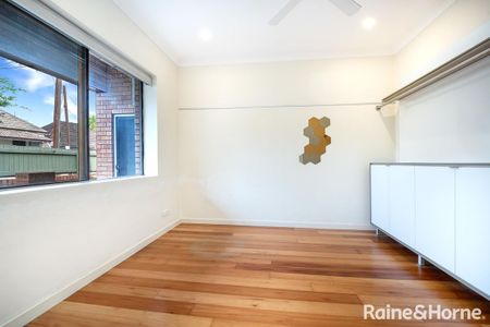 1/70 Petersham road, Marrickville, NSW 2204 - Photo 4