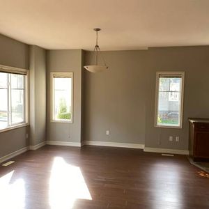 3 BED 2.5 BATHS - HOUSE - Photo 2