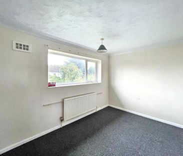 Side by Side 3 Bedroom Semi' - Photo 1
