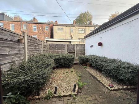 2 bedroom terraced house to rent - Photo 4