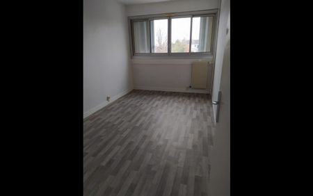 Location Appartement 4 pièces 73 m² Le Blanc - Photo 3