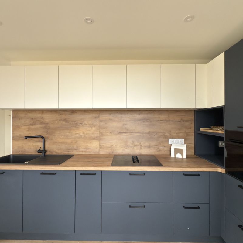 T2 meublé 2ème étage Saint Genès entièrement rénové et décor - Photo 1
