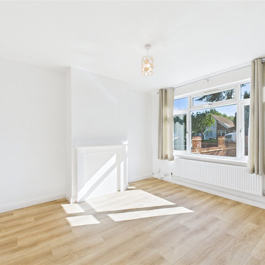 Lawn Close, Slough Lawn Close, Slough - Photo 2