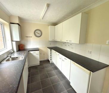 2 bedroom end of terrace house to rent - Photo 6