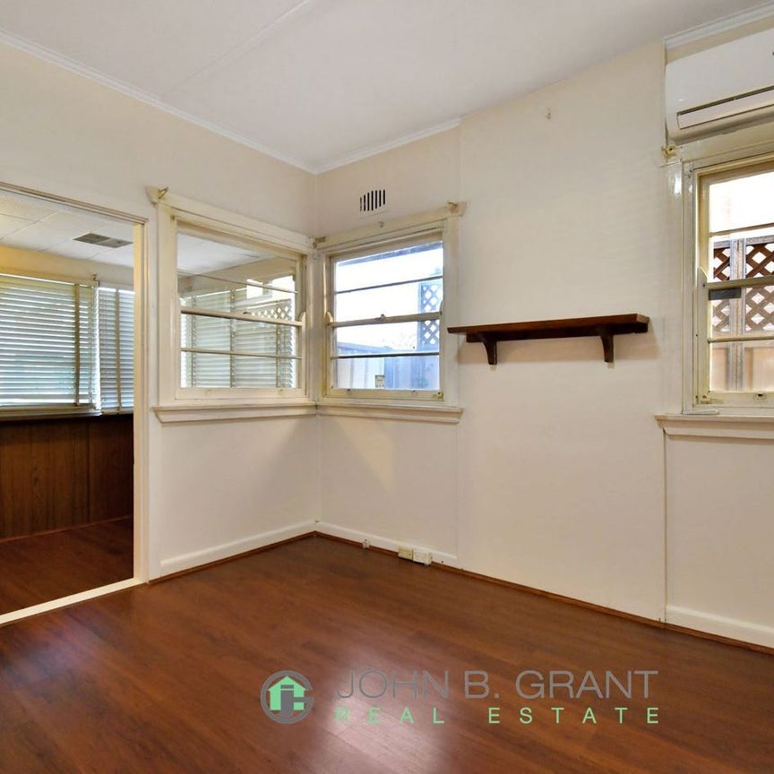 Prime Location! - Photo 1