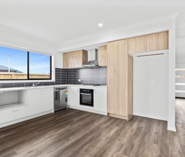 12 Nia Road, Tarneit VIC 3029 - House For Rent | Domain - Photo 4