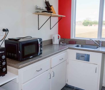 SEMI FURNISHED UNIT - Photo 4