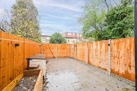 4 bedroom terraced house to rent - Photo 5