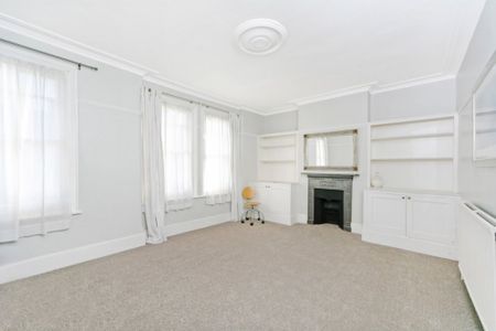 3 bedroom flat to rent - Photo 2