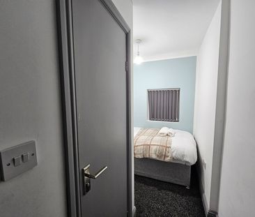 Room in a Shared House, Landcross Road, M14 - Photo 6