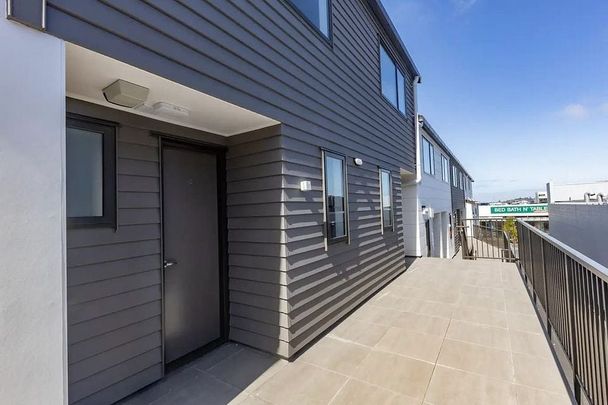 Downtown Onehunga town house - Photo 1