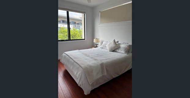 5034 Harbourview Drive, Hope Island, Qld 4212 - Photo 1