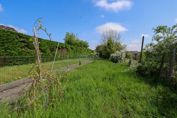 Leuke rijwoning met zij-ingang naar grote tuin - Photo 1