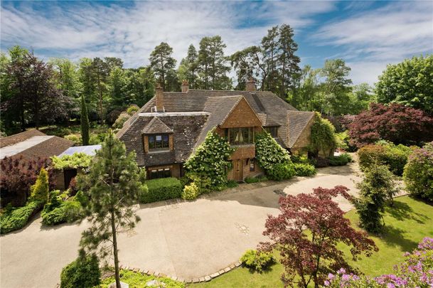 A 'Tarrant' home providing well proportioned and spacious accommodation and set in south facing grounds of about 2 acres on the main island of Wentworth Estate. - Photo 1