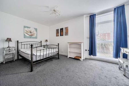 Arethusa House, Gunwharf Quays, Portsmouth, PO1 - Photo 3