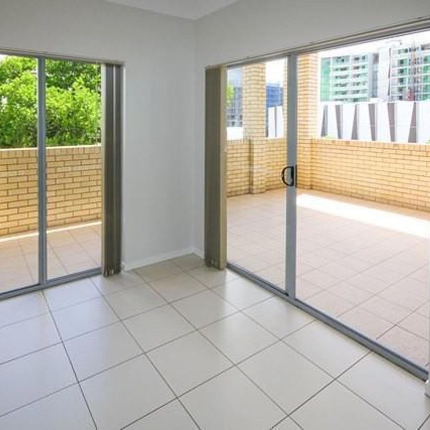 2/189 Cavendish Road, 4151, Coorparoo Qld - Photo 1