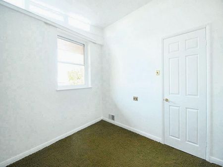 4 bedroom detached house to rent - Photo 3