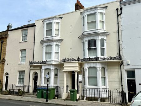 3 bedroom apartment to rent - Photo 4