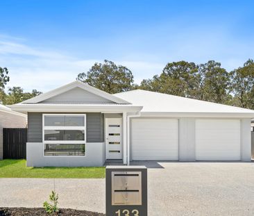 MODERN 2 BEDROOM DUPLEX - Photo 1